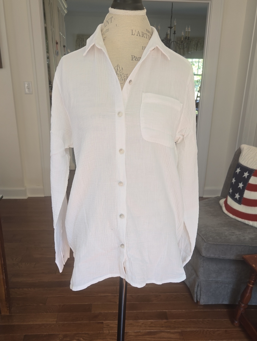 Jessica Simpson White Gauzy Button Front Blouse